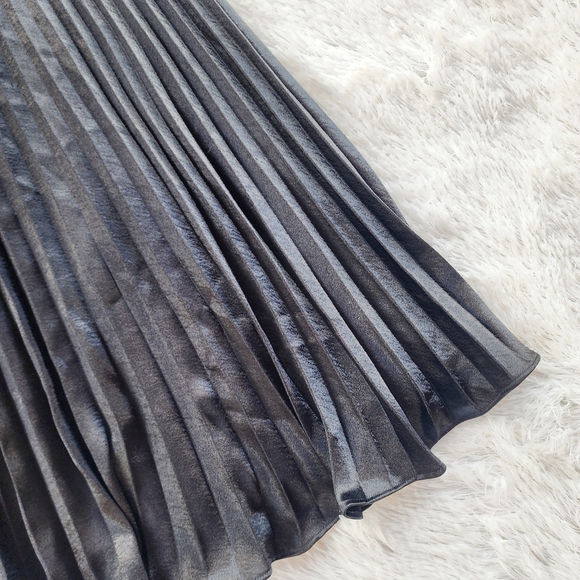 Karl Lagerfeld Black Pleated Satin Skirt - Picture 6 of 12